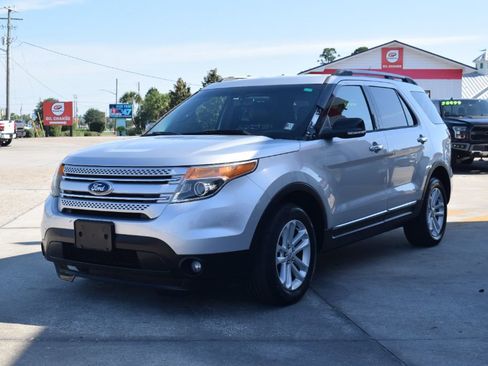 Used 2015 Ford Explorer XLT w/ Equipment Group 202B FWD image 1