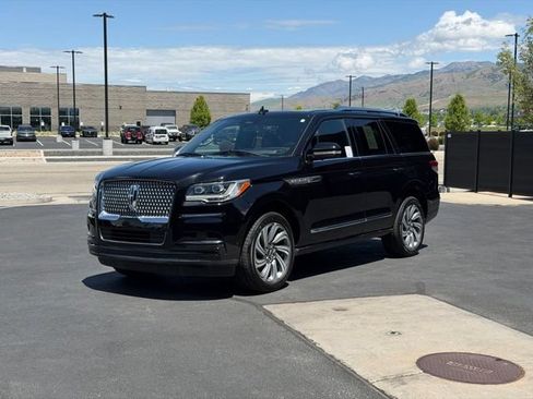 Used 2024 Lincoln Navigator Reserve AWD/4WD image 9