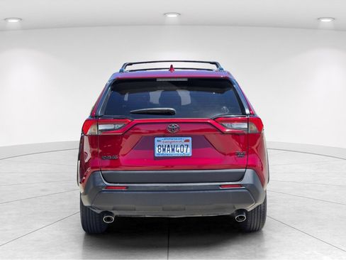 Used 2021 Toyota RAV4 XLE w/ XLE Grade Weather Package AWD/4WD image 5