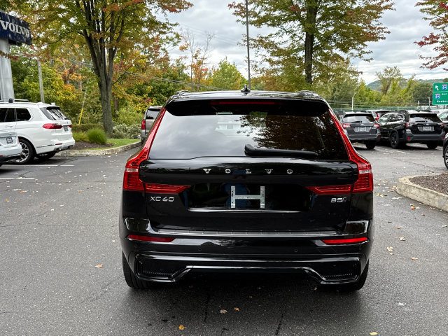 Certified 2024 Volvo XC60 B5 Core w/ Climate Package AWD/4WD image 3