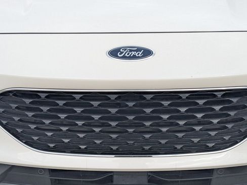 Used 2020 Ford Escape Titanium w/ Titanium Premium Package 2.0 image 9