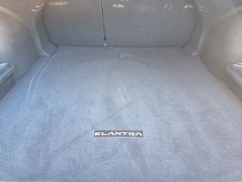 Used 2025 Hyundai Elantra Limited image 11