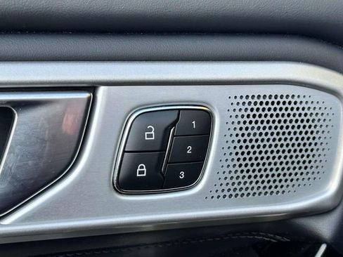 Used 2022 Ford Explorer Platinum w/ Equipment Group 601A image 34