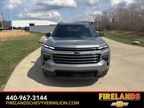 New 2026 Chevrolet Traverse LT w/ Sun and Wheel Package AWD/4WD image 12