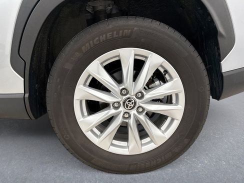 Used 2024 Toyota Corolla Cross LE w/ Moonroof Package image 26