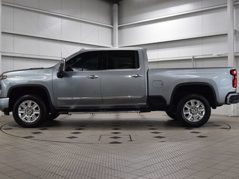 Used 2025 Chevrolet Silverado 2500 High Country w/ Technology Package AWD/4WD image 4