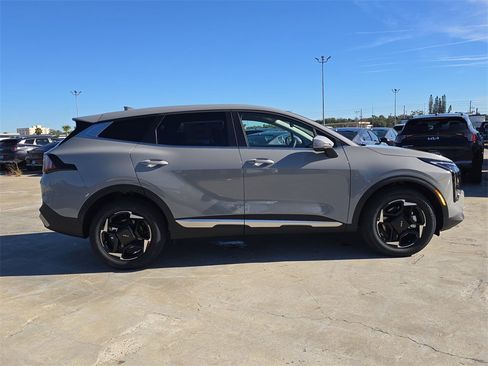 New 2026 Kia Sportage EX image 9