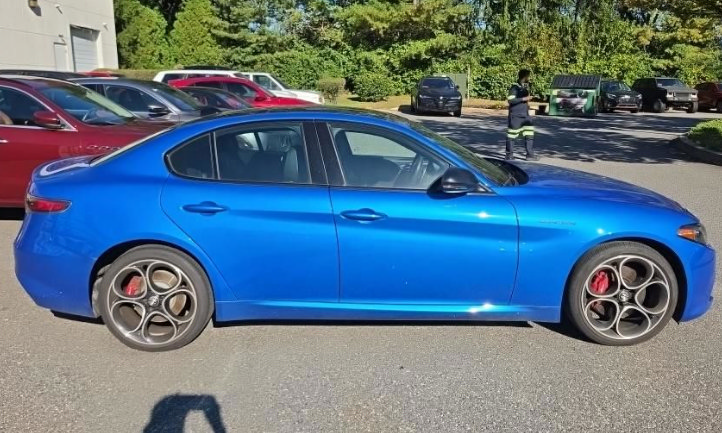 Used 2024 Alfa Romeo Giulia AWD image 8