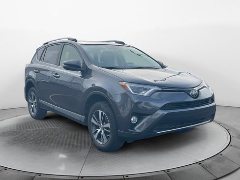 Used 2018 Toyota RAV4 XLE image 1