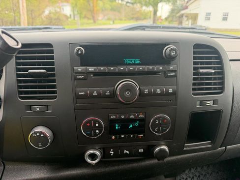 Used 2011 GMC Sierra 3500 SLE w/ SLE Preferred Package AWD/4WD image 26