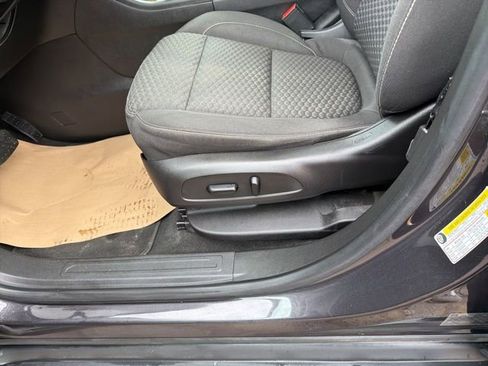 Used 2017 GMC Acadia SLE image 11