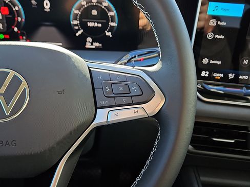 New 2026 Volkswagen Tiguan SE image 17