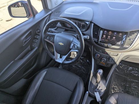 Used 2022 Chevrolet Trax LT w/ LT Convenience Package image 24