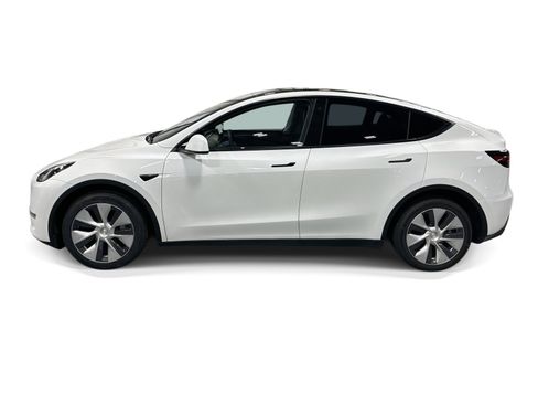 Certified 2023 Tesla Model Y Long Range AWD/4WD image 3