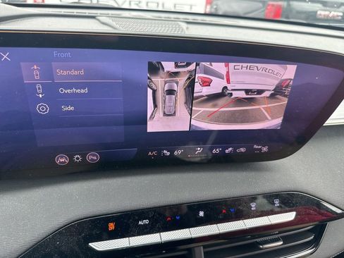Used 2025 Buick Enclave Preferred FWD image 22