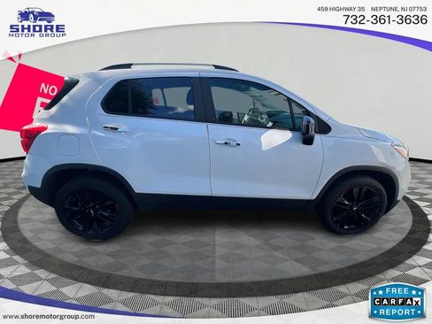Used 2018 Chevrolet Trax LT w/ Redline Edition AWD/4WD image 9