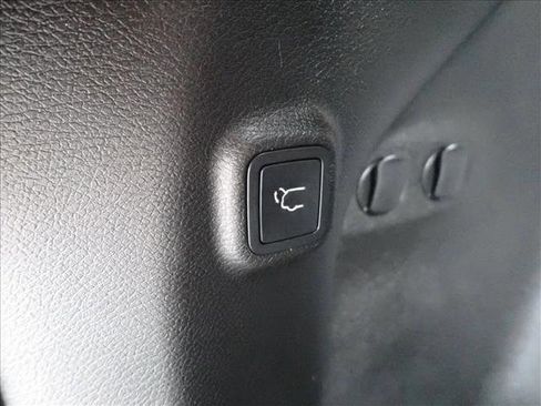 Used 2019 Jeep Cherokee Limited w/ Trailer Tow Group image 9