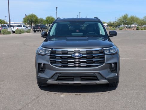 Used 2025 Ford Explorer Active w/ Active Comfort Package RWD image 8