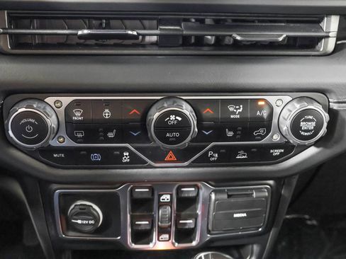 Used 2024 Jeep Wrangler High Altitude AWD/4WD image 32