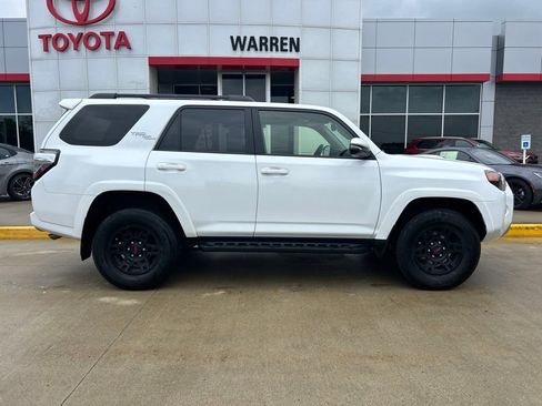 Used 2024 Toyota 4Runner TRD Off-Road Premium w/ Moonroof Package AWD/4WD image 7