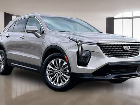 Used 2024 Cadillac XT4 Premium Luxury w/ Technology Package FWD image 11
