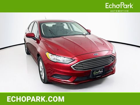 Used 2017 Ford Fusion SE w/ Fusion SE Technology Package FWD image 1