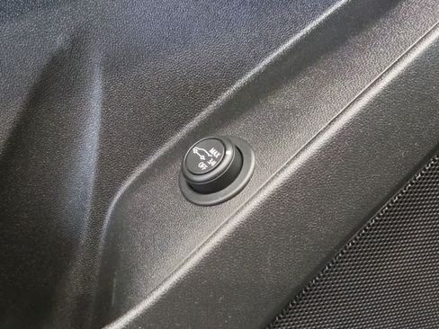 Used 2019 Chevrolet Equinox LT FWD image 16