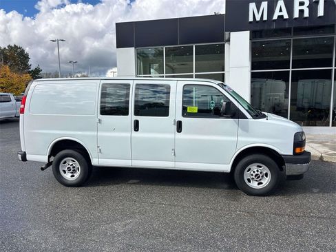 Used 2023 GMC Savana 2500 w/ Driver Convenience Package image 2