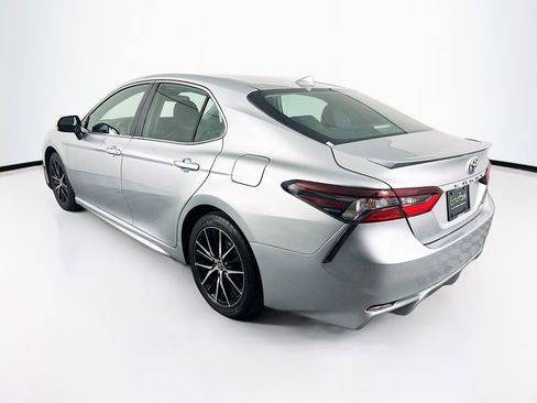 Used 2021 Toyota Camry SE image 5