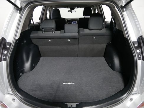 Used 2018 Toyota RAV4 XLE w/ Plus Extra Value Package AWD/4WD image 18