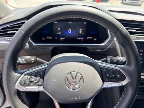 Certified 2022 Volkswagen Tiguan SE w/ Panoramic Sunroof Package FWD image 33