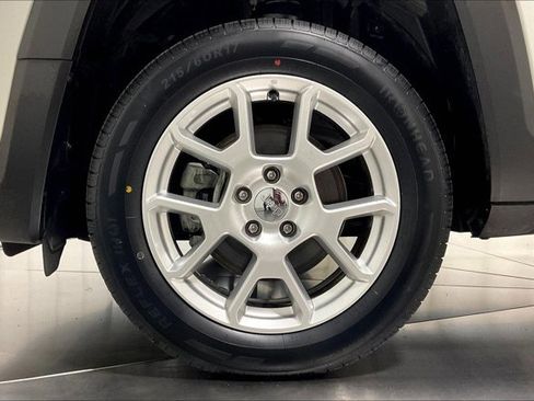 Used 2022 Jeep Renegade Latitude w/ Sun/Sound Group image 9