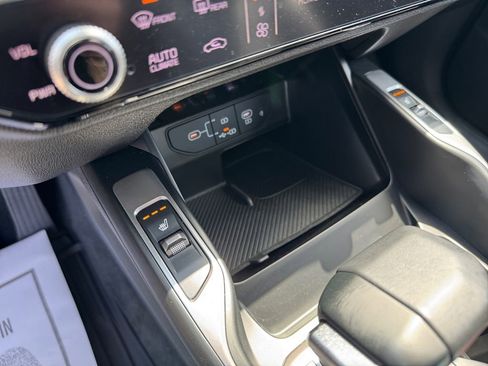 Certified 2024 Kia Sorento S w/ Panoramic Sunroof Package AWD/4WD image 30