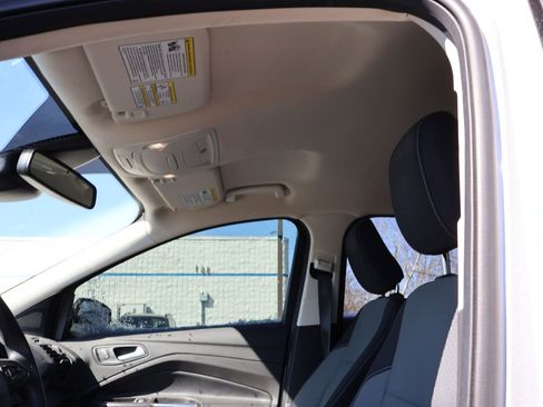 Used 2019 Ford Escape SE image 10
