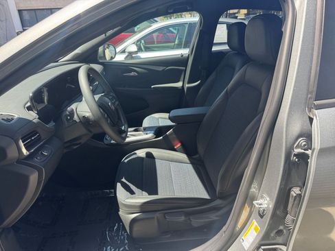 Used 2025 Buick Envista Preferred image 27