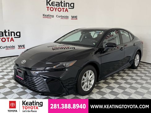 Used 2025 Toyota Camry LE FWD image 9