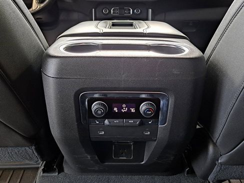 Used 2021 Chevrolet Tahoe Z71 w/ Z71 Off-Road Package image 27