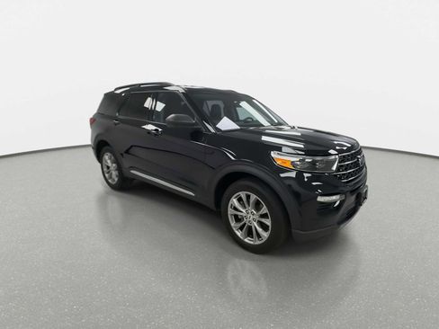 Used 2022 Ford Explorer XLT w/ Equipment Group 202A AWD/4WD image 2