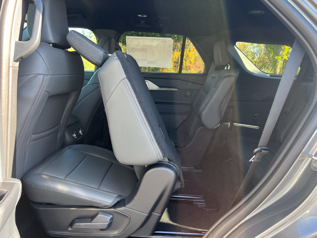Used 2027 Ford Explorer Active w/ Active Comfort Package AWD/4WD image 5