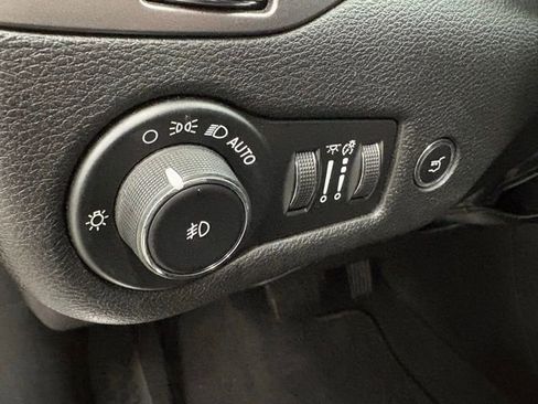 Used 2019 Jeep Cherokee Limited image 14