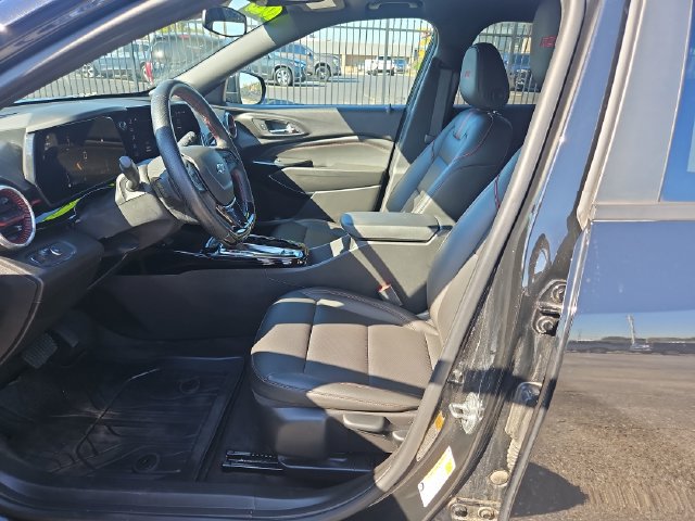 Used 2025 Chevrolet Trax RS w/ Sunroof Package FWD image 10