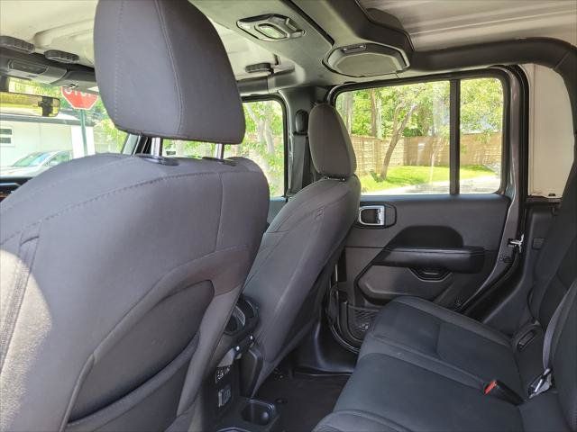 Used 2023 Jeep Gladiator Overland AWD/4WD image 15