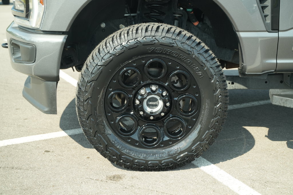 Used 2025 Ford F250 Lariat w/ Black Appearance Package AWD/4WD image 12
