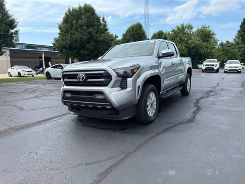 Used 2026 Toyota Tacoma SR5 AWD/4WD image 3