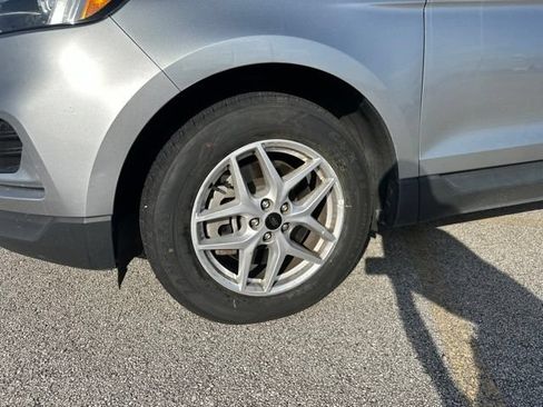 Used 2024 Ford Edge SEL AWD/4WD image 9