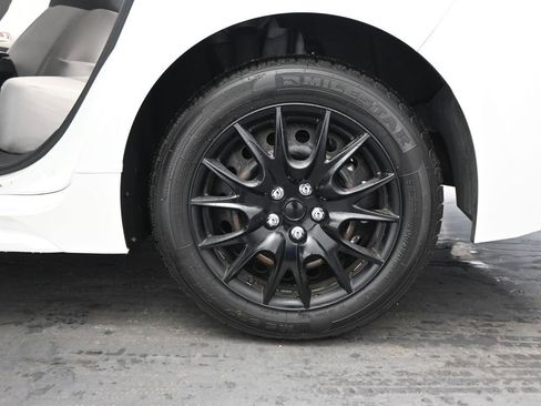 Used 2020 Toyota Corolla LE image 18