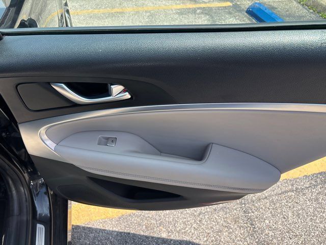 Used 2023 Genesis G70 2.0T RWD image 47