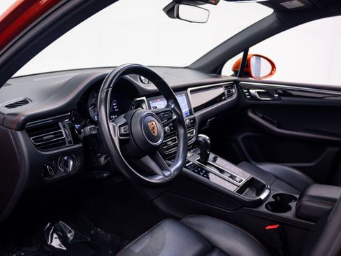 Certified 2023 Porsche Macan S AWD/4WD image 4