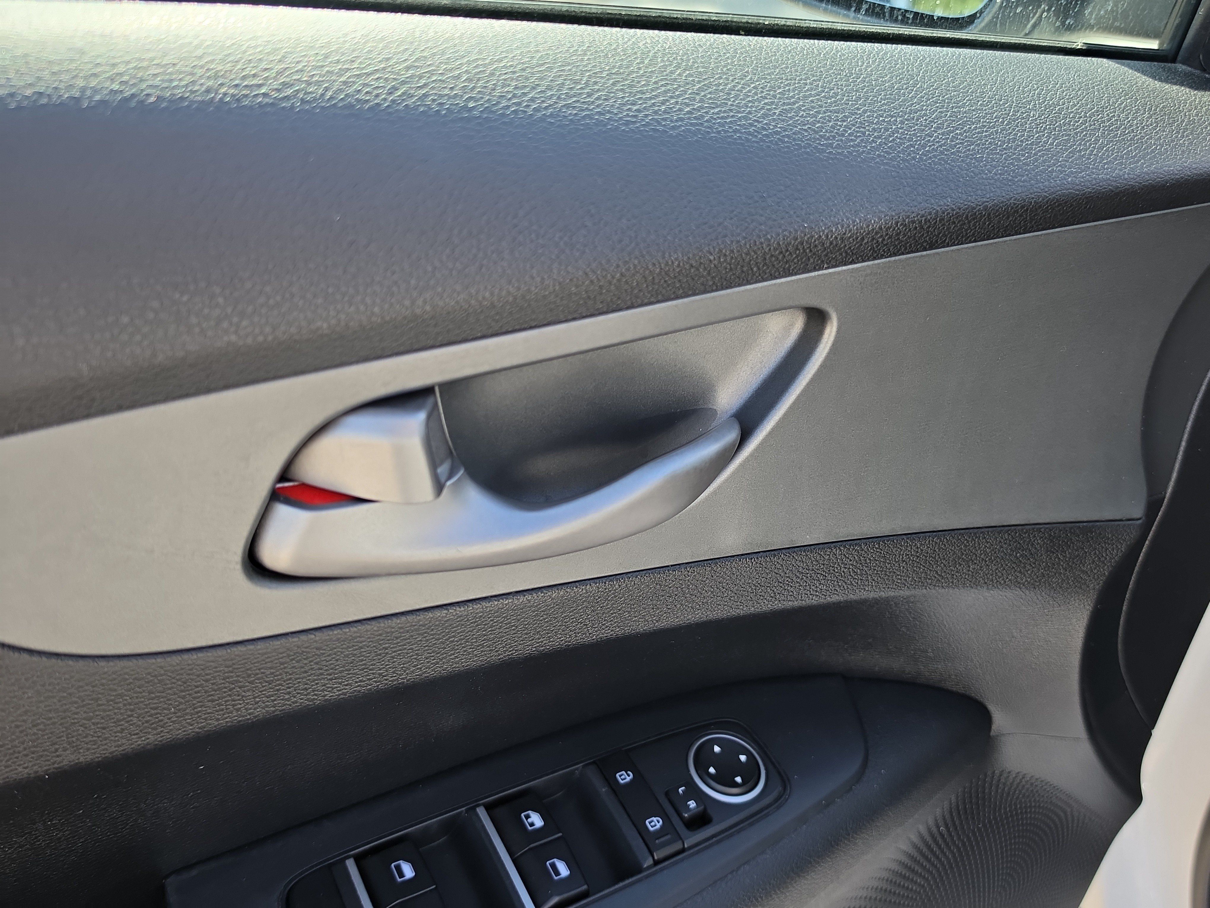 Used 2020 Kia Forte LXS FWD image 17