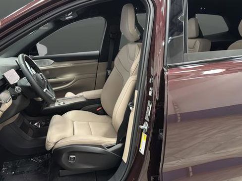 Used 2025 Volvo EX90 Ultra AWD/4WD image 9